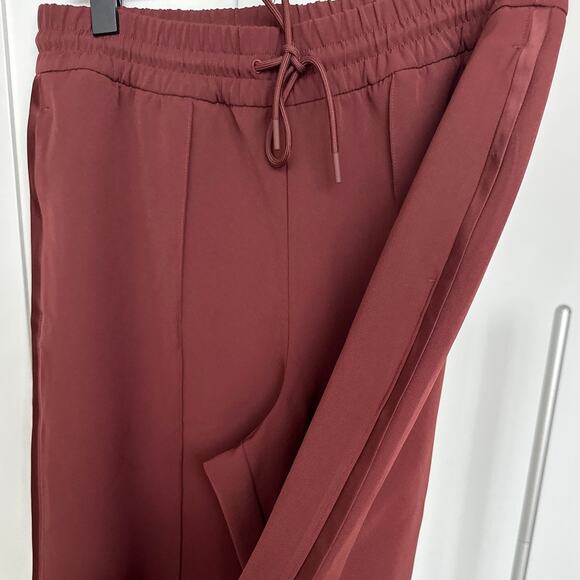 Athleta Women's Maroon Endeavor High Rise Wide Leg Relaxed Pull-On Pant, M, EUC - Picture 4 of 7